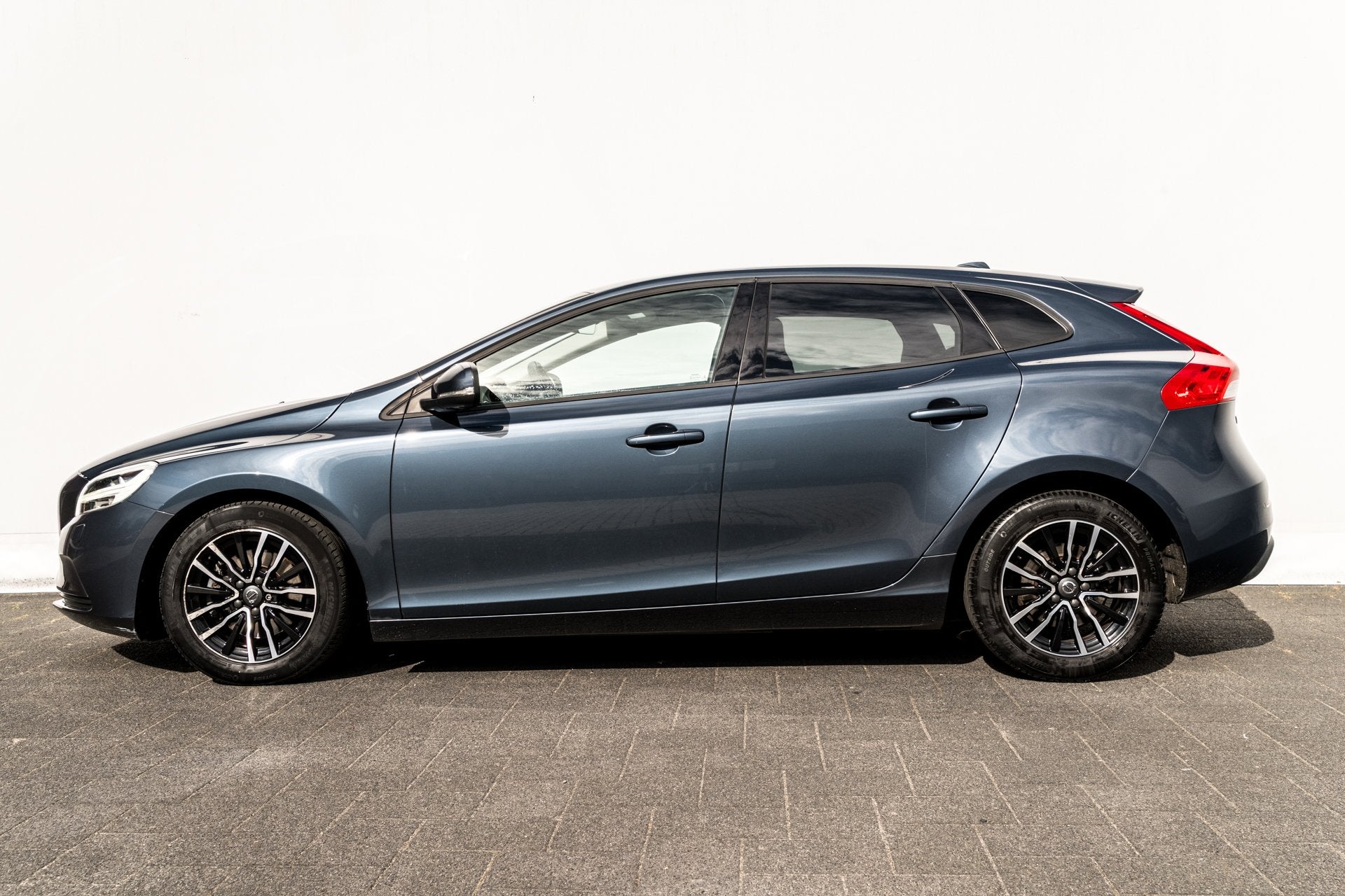 Volvo V40 2.0 T2 Nordic+ | Adap. Cruise | Trekhaak | PDC | V, Auto's, Volvo, Stof, Gebruikt, 4 cilinders, Blauw