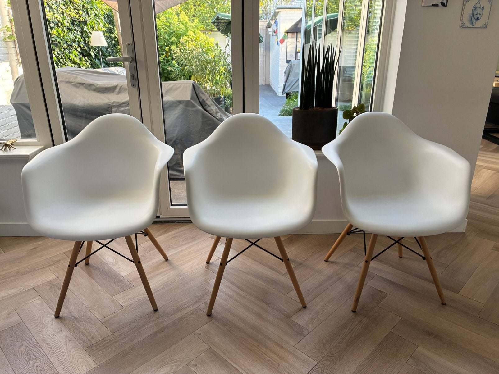 3 Replica Eames DAW kuipstoel wit met houten poot, Huis en Inrichting, Stoelen, Ophalen, Kunststof, Drie, Wit