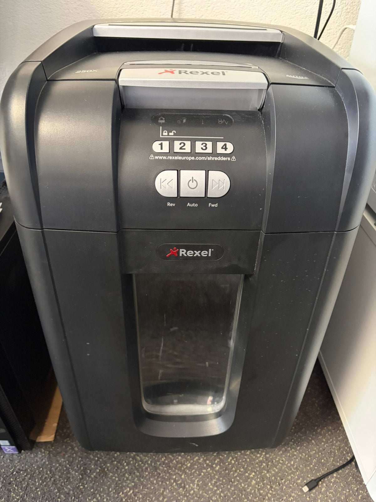 Rexel papiervernietiger 250 vel, Ophalen, Gebruikt