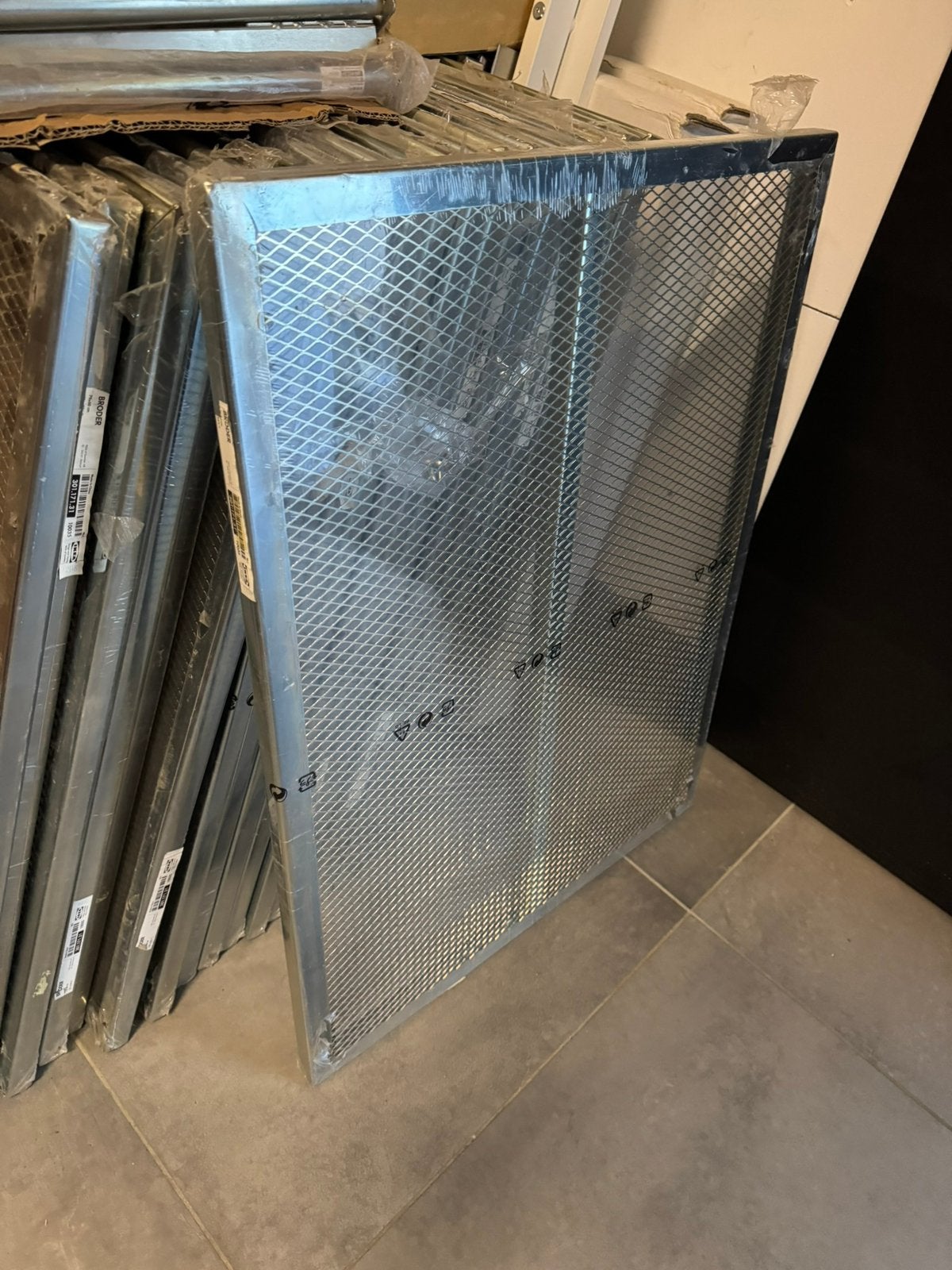 Ikea Broder metalen planken - 80x60cm, Huis en Inrichting, Kasten | Stellingkasten, Ophalen, Nieuw