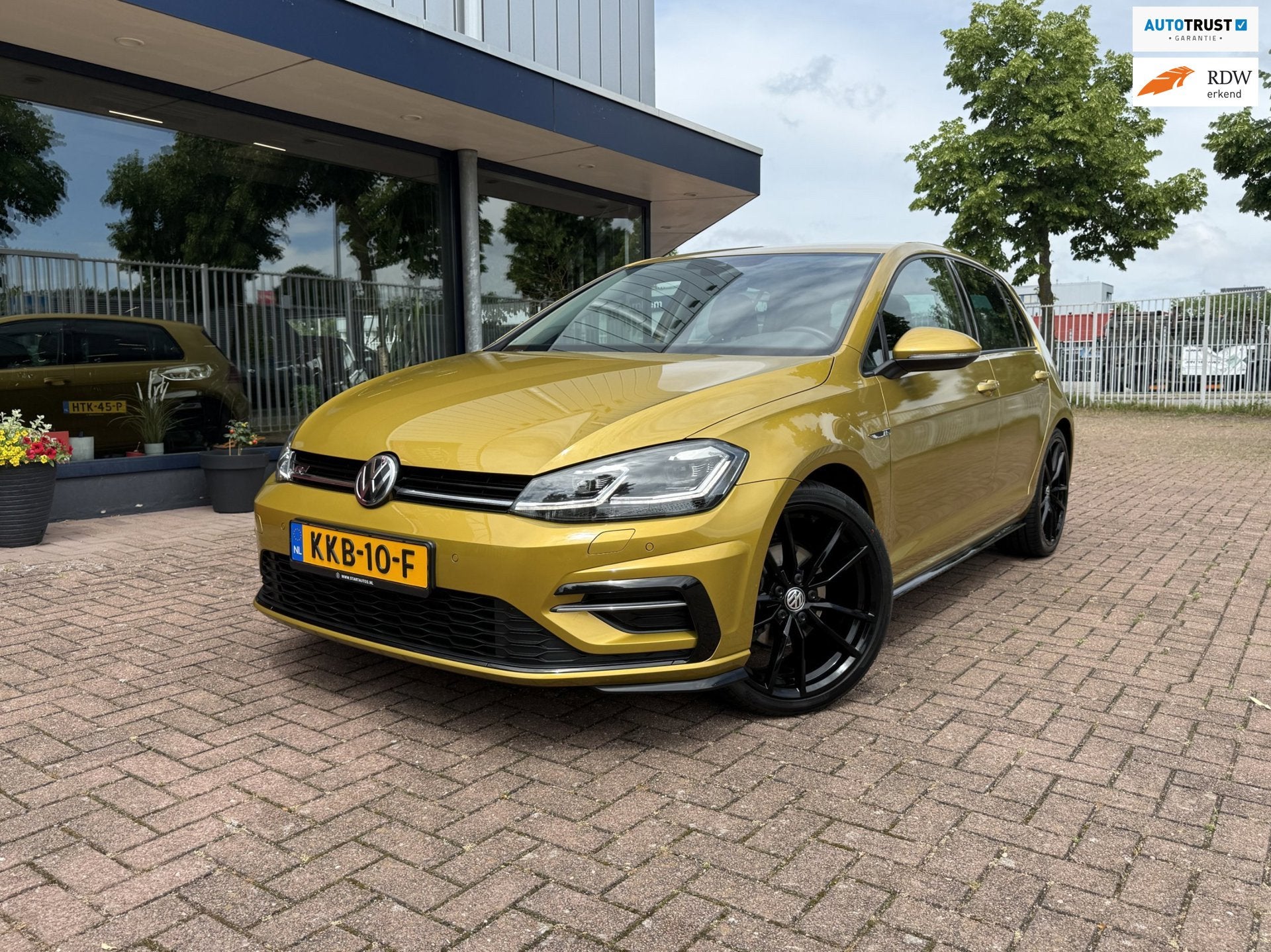 Volkswagen Golf 1.5 TSI R-Line | LED | ACC | Virtual | CAM, 4 cilinders, 150 pk, Alcantara, Geel