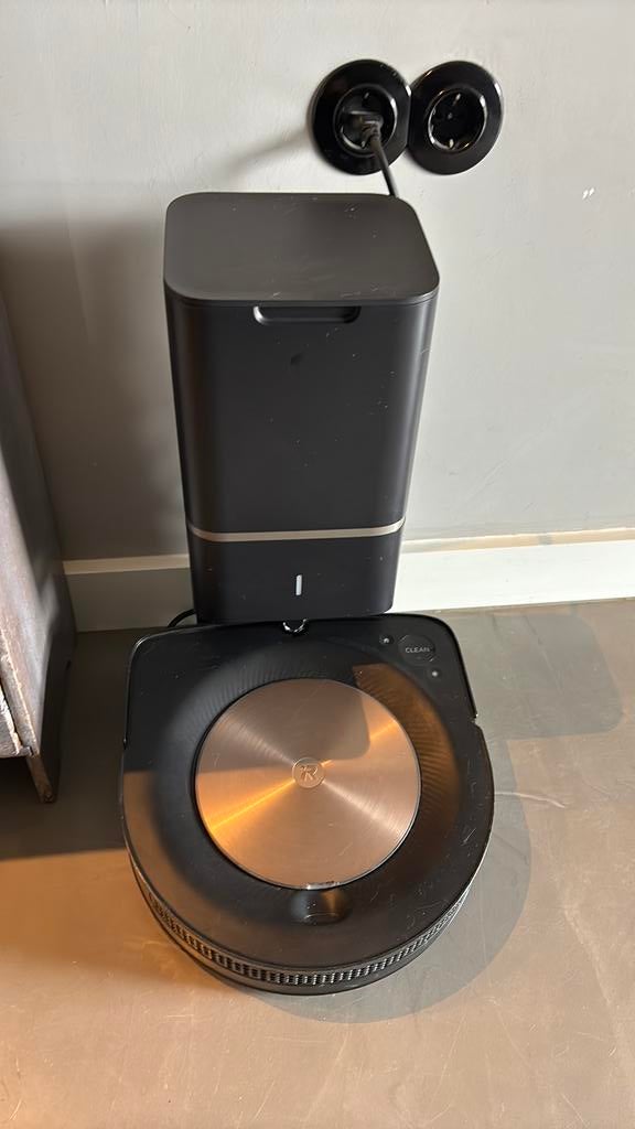 Robot Roomba met clean base S serie 9+ zuigt vanzelf leeg., Witgoed en Apparatuur, Stofzuigers, Ophalen of Verzenden, Zo goed als nieuw