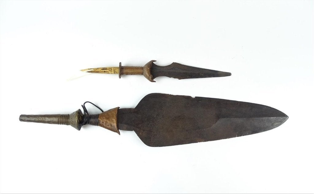 Antiek Afrikaans Mongo Kort Zwaard Mes Congo Koperen Heft, Afrika, 59 cm, Ophalen of Verzenden, Metaal