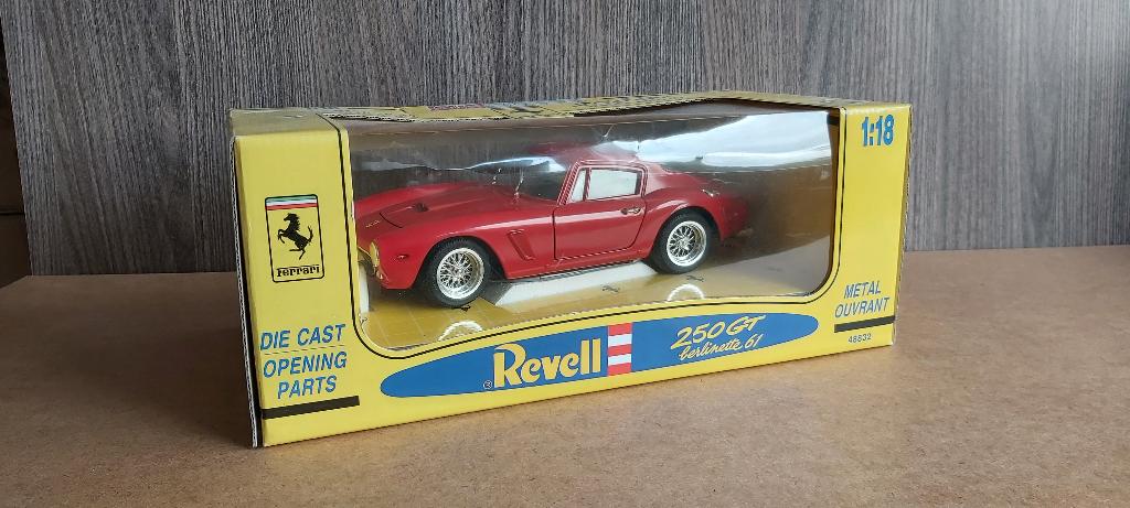 1/18 Ferrari 250 GT  Berlinetta 1961, Hobby en Vrije tijd, Modelauto's | 1:18, Ophalen, Zo goed als nieuw, Auto, Revell