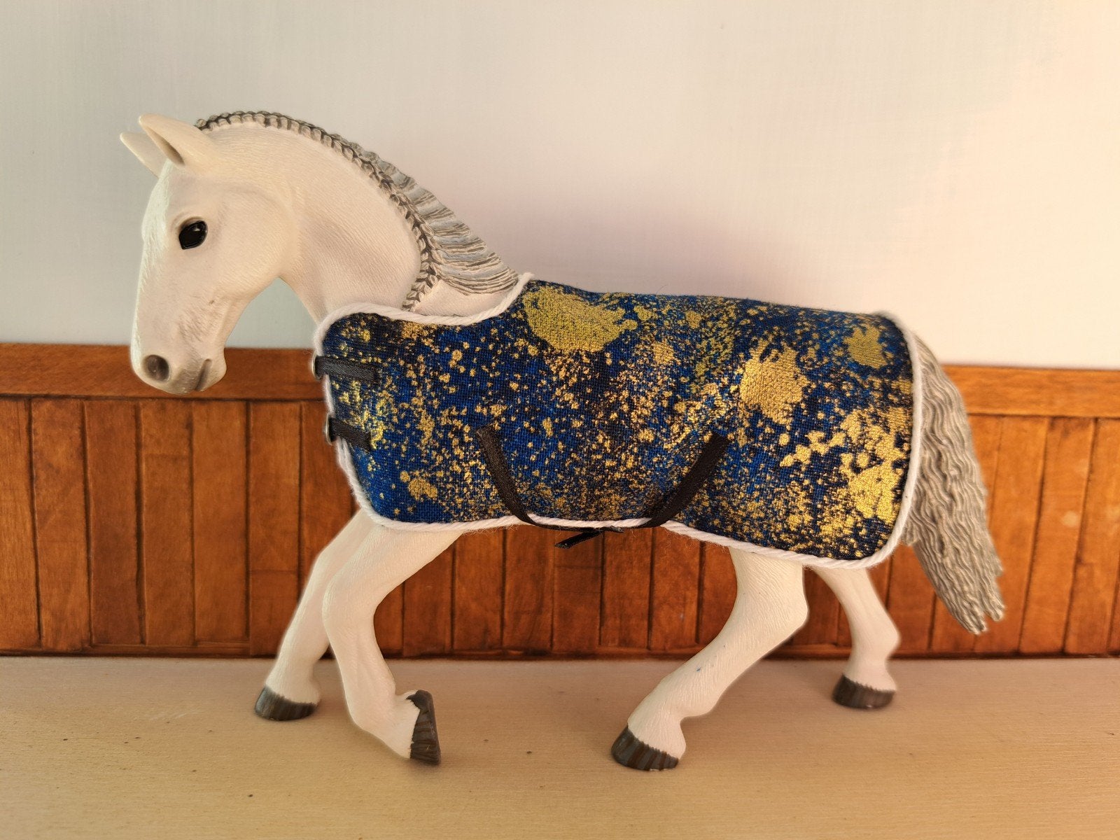schleich deken goud, Verzamelen, Ophalen of Verzenden, Zo goed als nieuw, Paard, Beeldje of Figuurtje