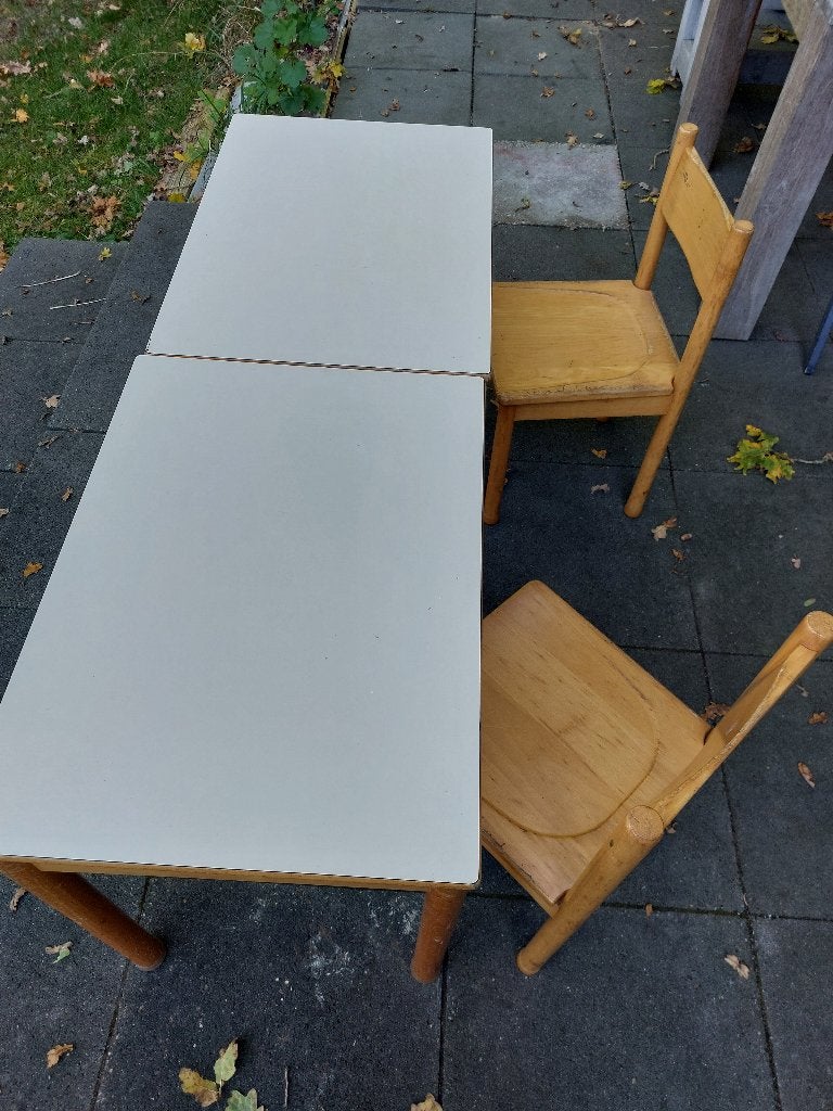 Kindertafel en kinderstoel, Ophalen, Gebruikt, Tafel(s) en Stoel(en)
