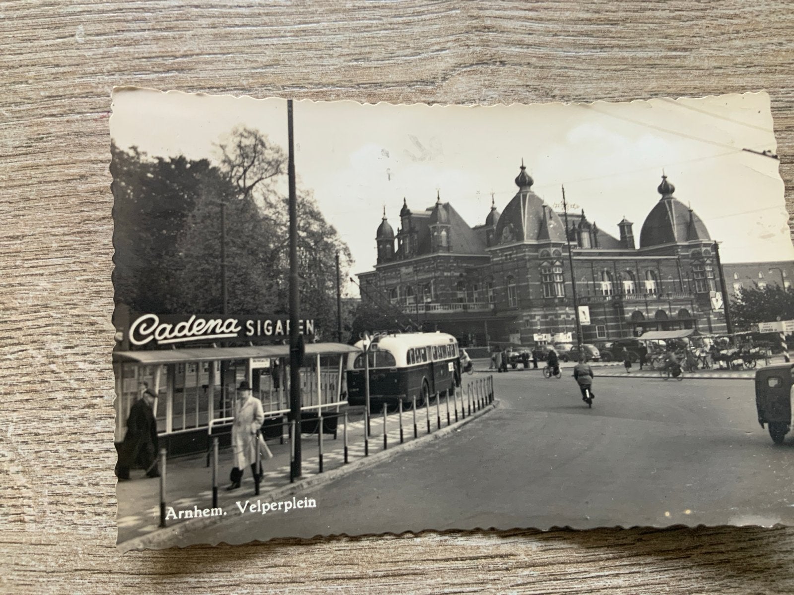 Arnhem Velperplein 1957 - Cadena Sigaren, Ophalen of Verzenden, 1940 tot 1960, Gelopen, Gelderland