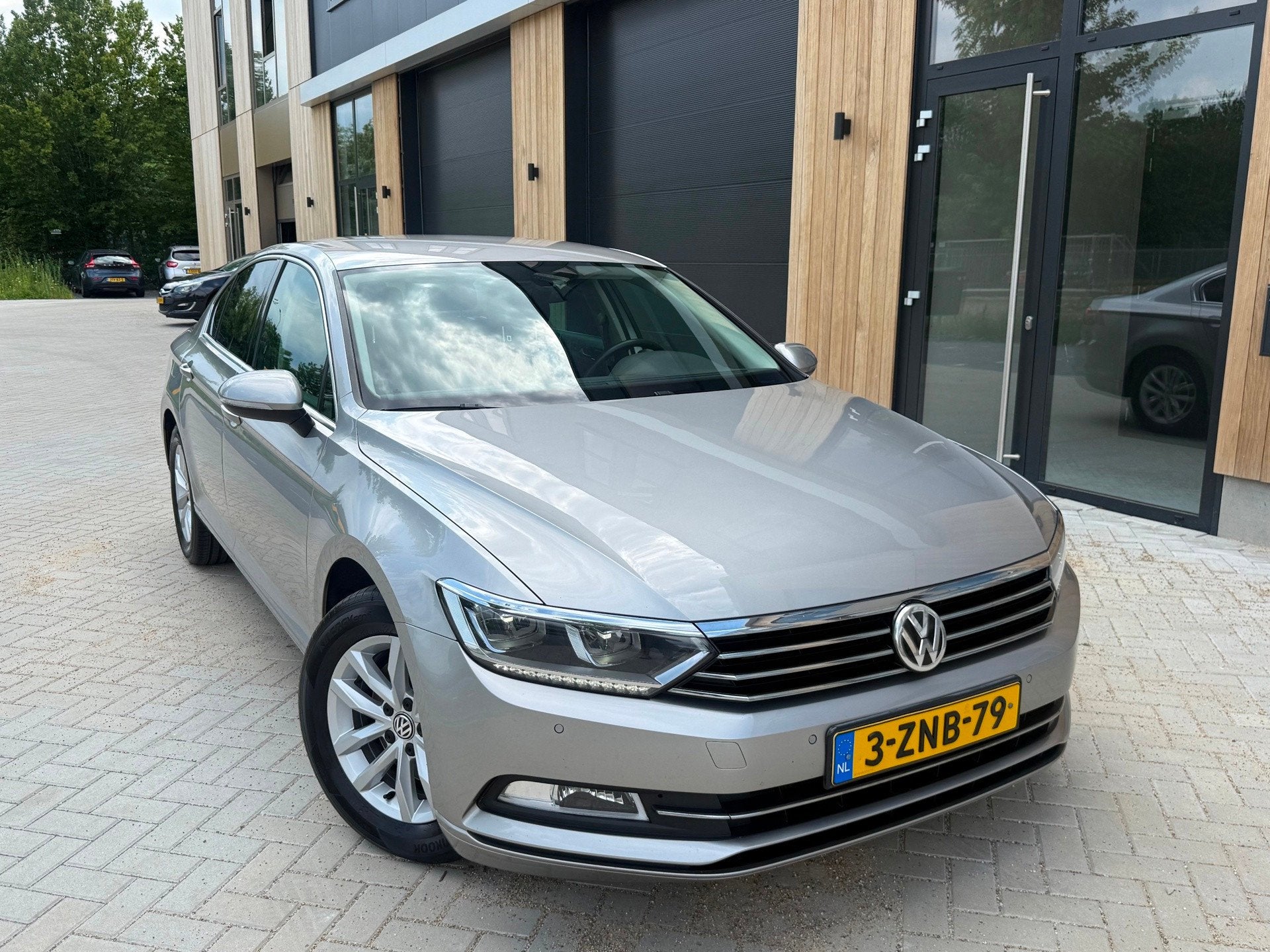 Volkswagen Passat 1.6 TDI SEDAN (bj 2015) DSG/XENON/PDC/DEAL, Auto's, Volkswagen, Stof, Gebruikt, Euro 6, 4 cilinders