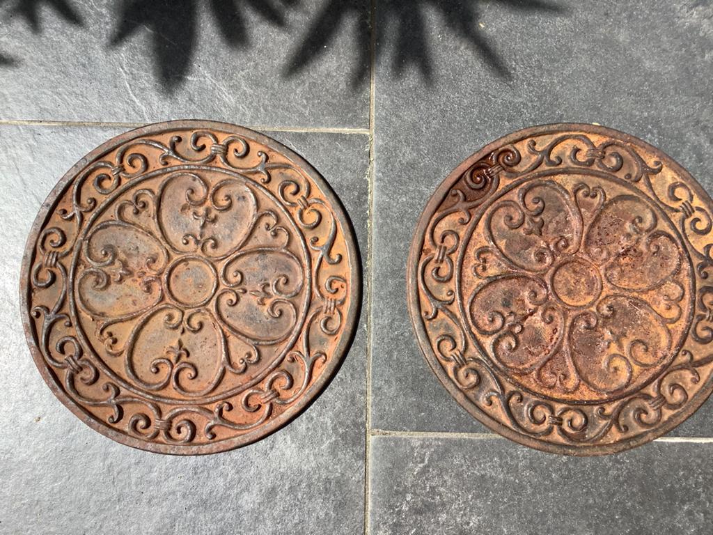 Zwaar metalen onderzetters in roestvorm . Doorsnee 30 cm ., Ophalen of Verzenden, Zo goed als nieuw, Rond, Overige materialen