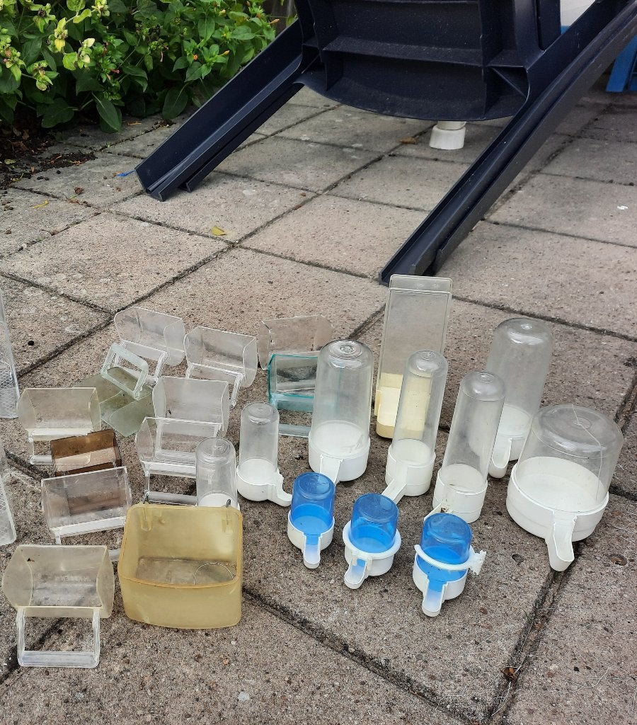Vogelkooi benodigdheden/ voer- waterbakjes, Ophalen, Gebruikt, Kooi-accessoires