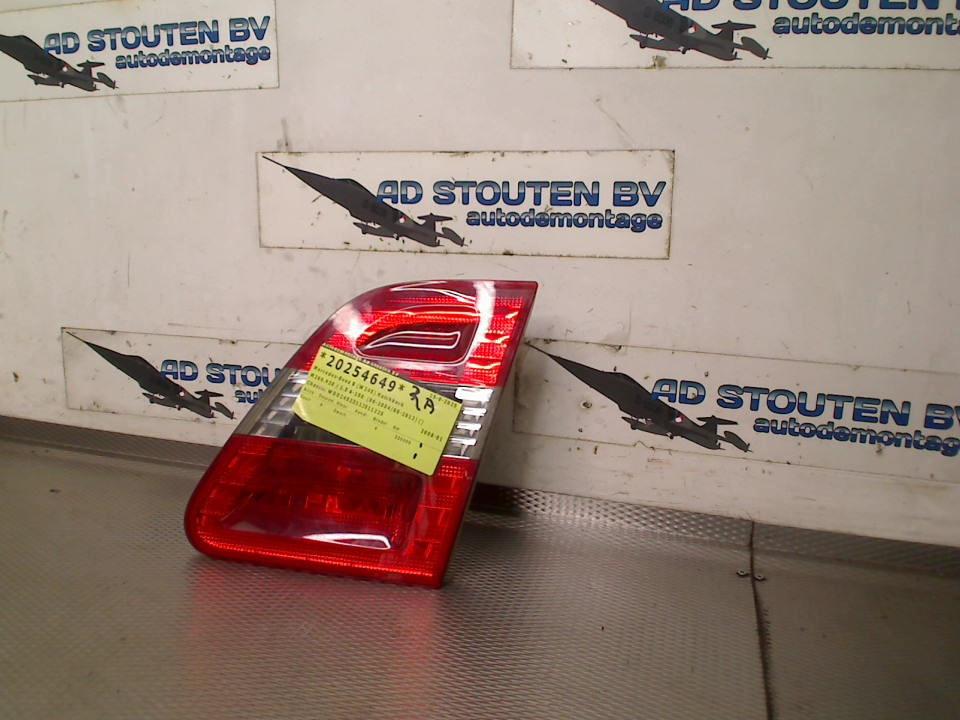 Achterlicht Rechts binnen Mercedes-Benz B (W245) a1698201694, Auto-onderdelen, Gebruikt, Mercedes-Benz AG, Mercedes-Benz, Mercedesstraße 120, Stuttgart 70372, , Duitsland