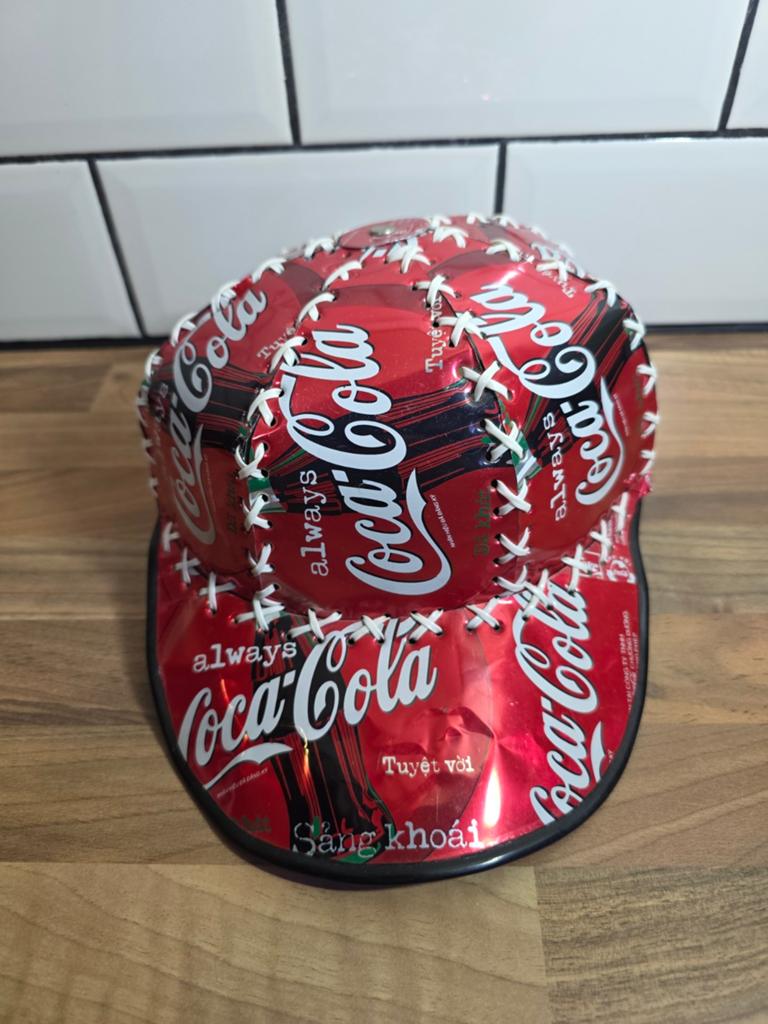 Unieke Coca-Cola pet van gerecyclede blikjes, Ophalen of Verzenden, Gebruikt