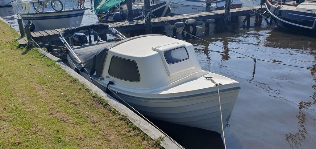 Sloep 5m, incl. trailer, 8 pk Suzuki Four Stroke, zeewaardig, Ophalen of Verzenden, Biminitop, Buitenboordmotor, Polyester
