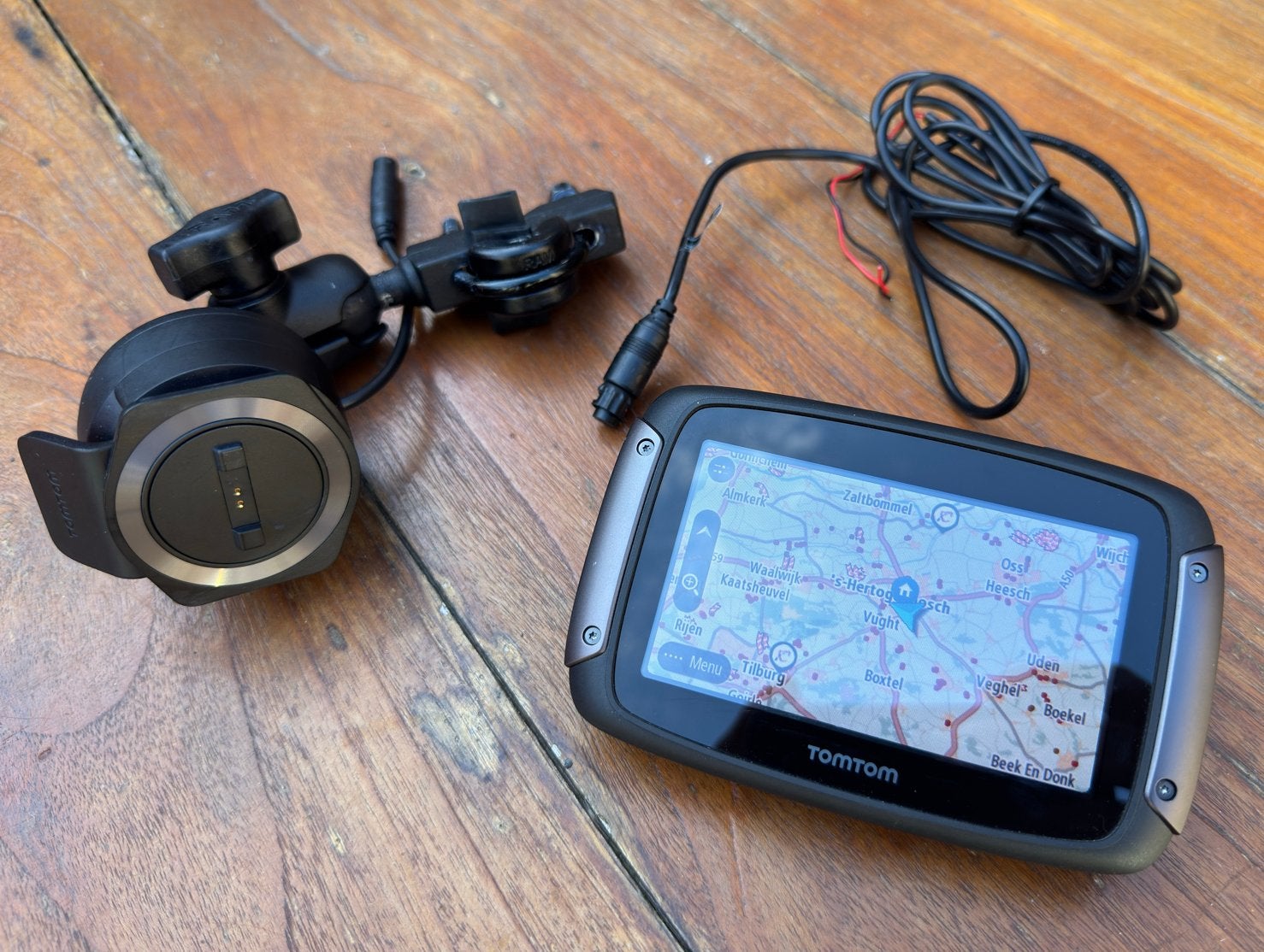 TomTom Rider 550 motor navigatie + RAM mount en voeding, Ophalen, Zo goed als nieuw