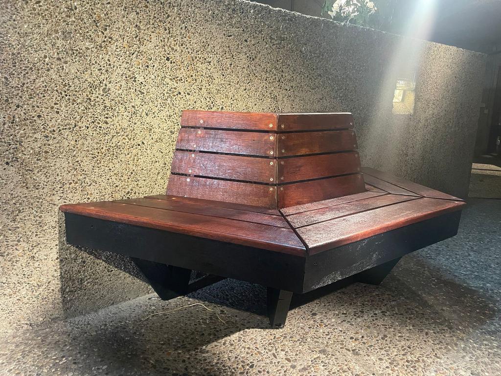 Robuuste houten gebeitste tuinbank - Handgemaakt en uniek, Ophalen, Zo goed als nieuw, Hout, Minder dan 150 cm