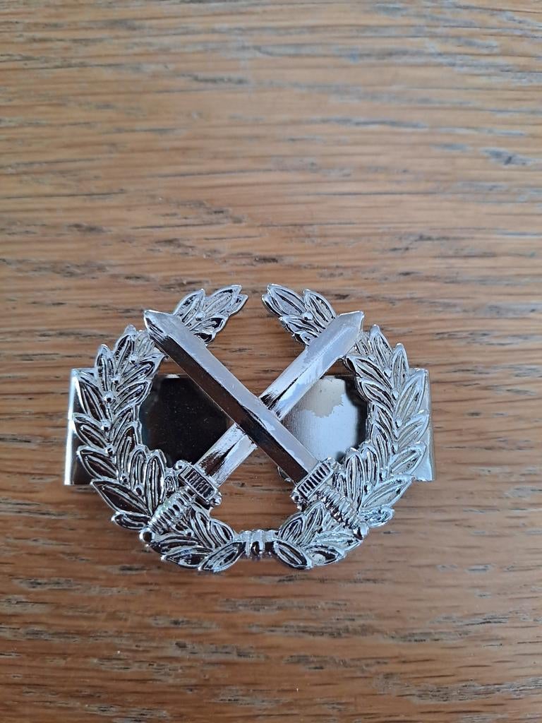 Militair embleem: Gekruiste zwaarden met lauwerkrans, Onbekend@voorbeeld.com, Overige gebieden, Onbekend, Overige soorten