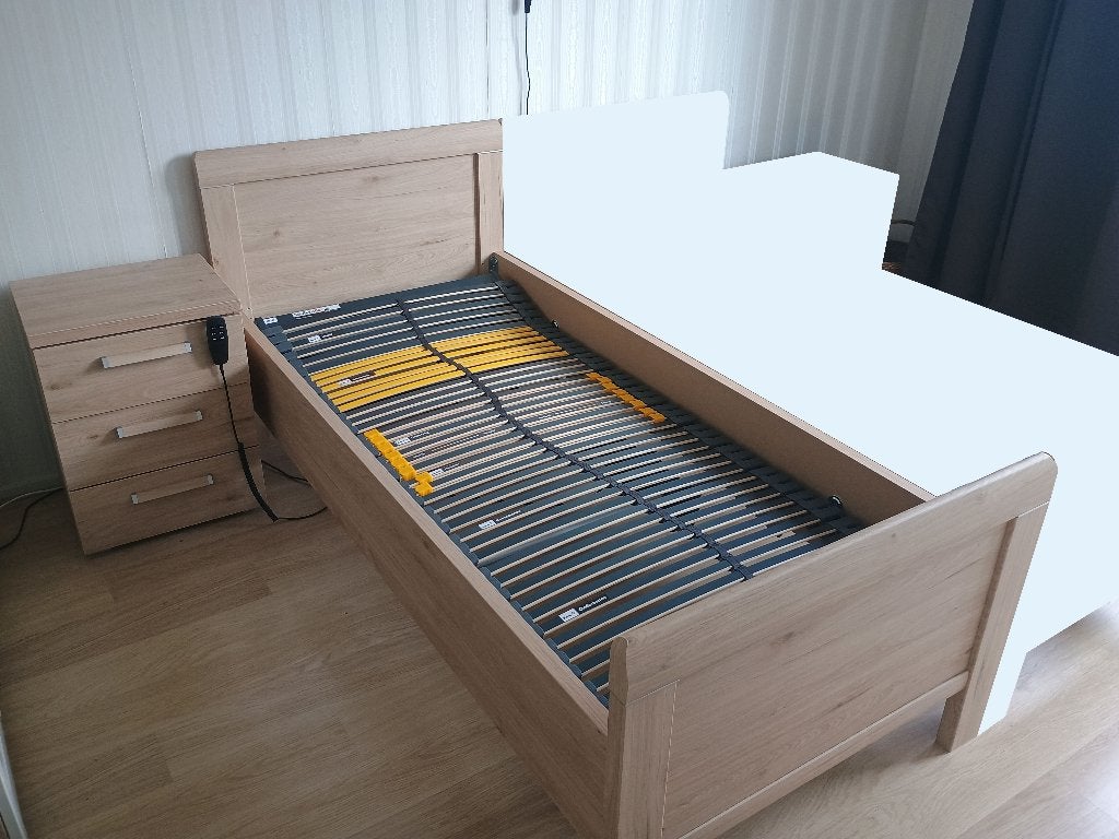 Seniorenbed 90x200 + elektrische lattenbodem + nachtkastje, Huis en Inrichting, Slaapkamer | Bedden, Ophalen, Verstelbaar, 90 cm