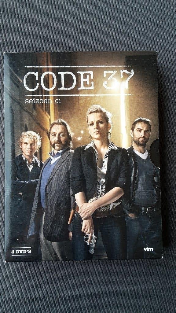 DVD box tv serie Code 37 seizoen 1, Boxset, Ophalen of Verzenden, Zo goed als nieuw, Vanaf 12 jaar