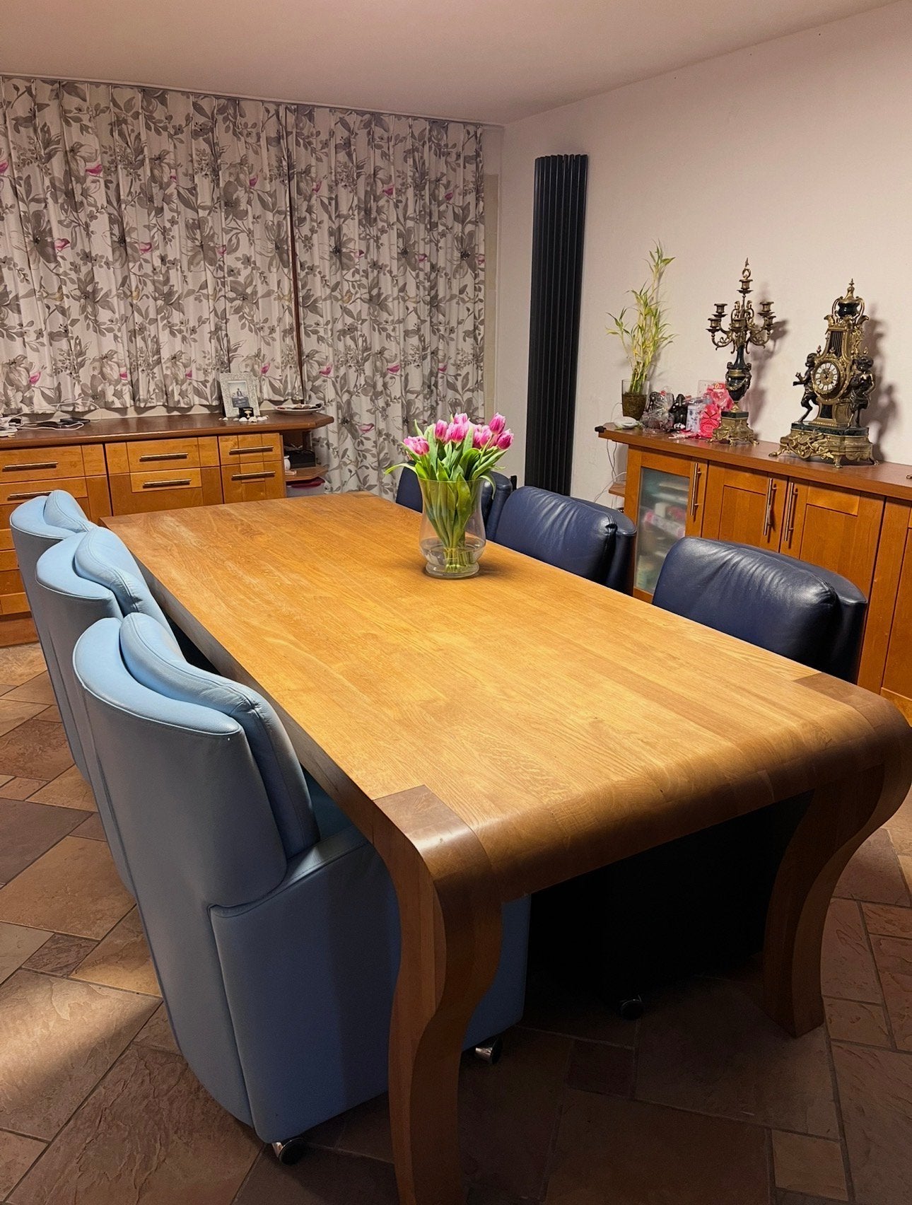 Moet weg: Designer massief eiken eettafel met 6 luxe stoelen, Ophalen, Zo goed als nieuw, 4 tot 6 stoelen