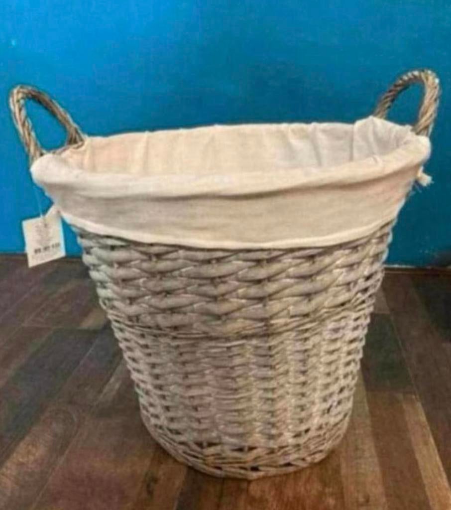 Grijze rieten mand met witte bekleding, Ophalen of Verzenden, Zo goed als nieuw, Rond, Riet