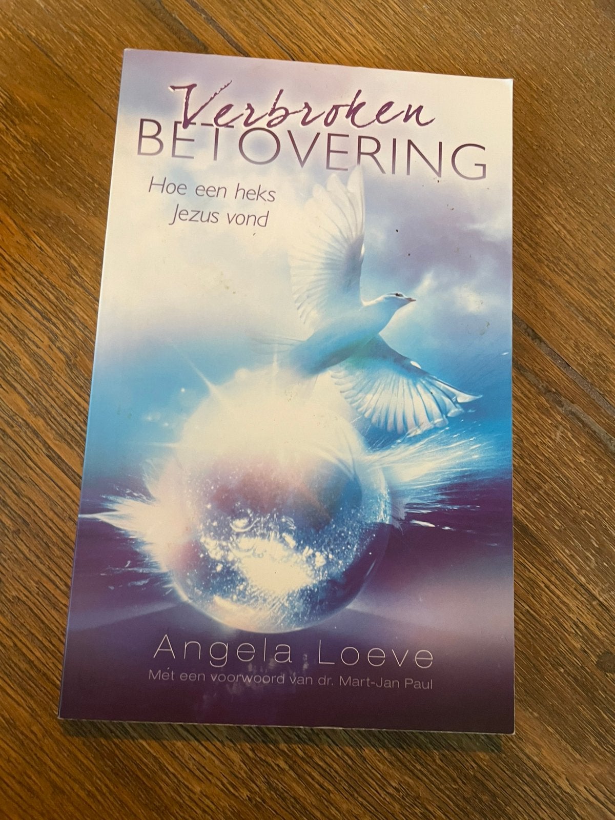 Angela Loeve - Verbroken betovering, Boeken, Ophalen of Verzenden, Zo goed als nieuw, Angela Loeve