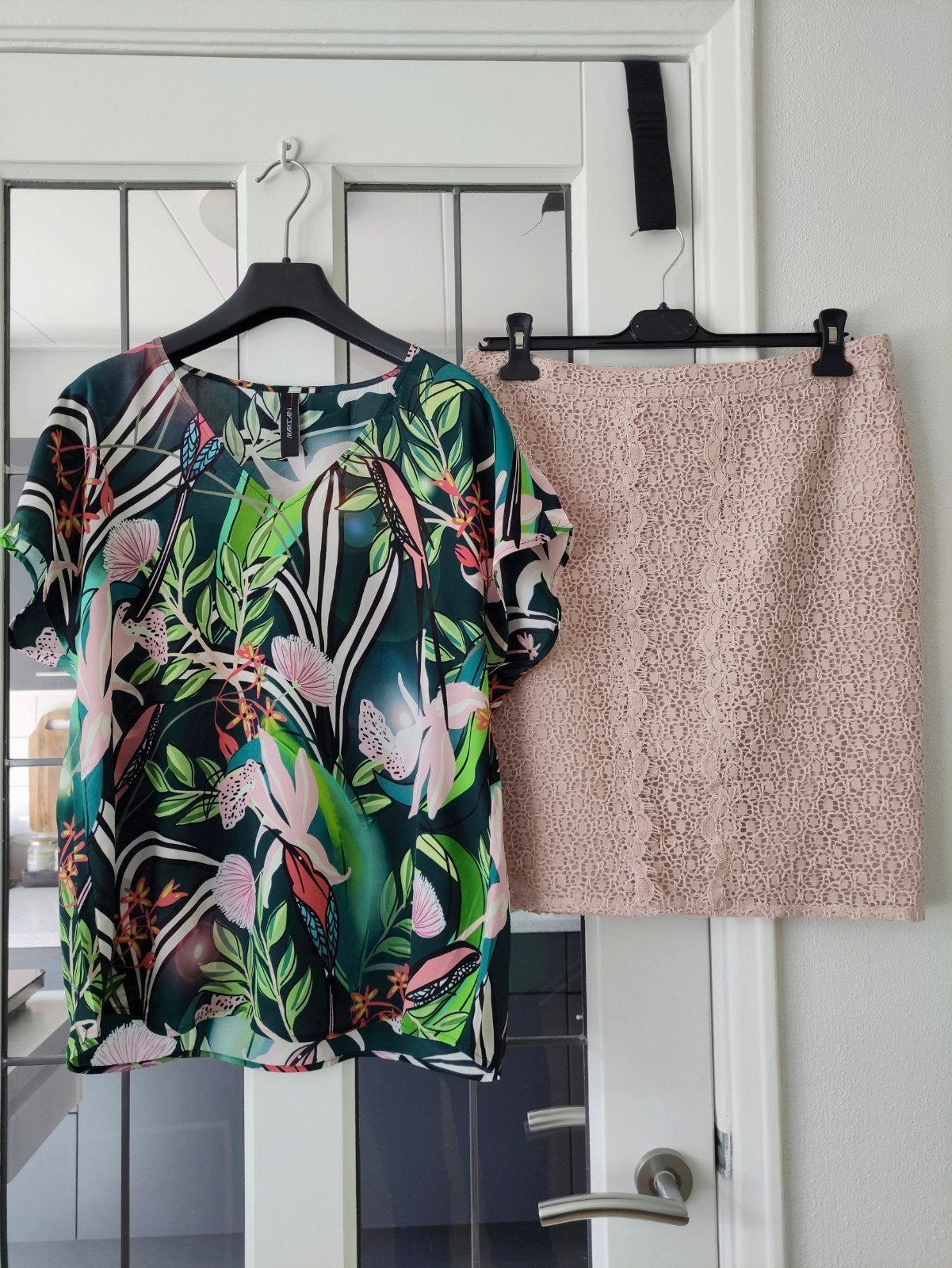 Marc Cain Set: Kanten Rok & Fleurige Blouse (M), Marc Cain, Verzenden