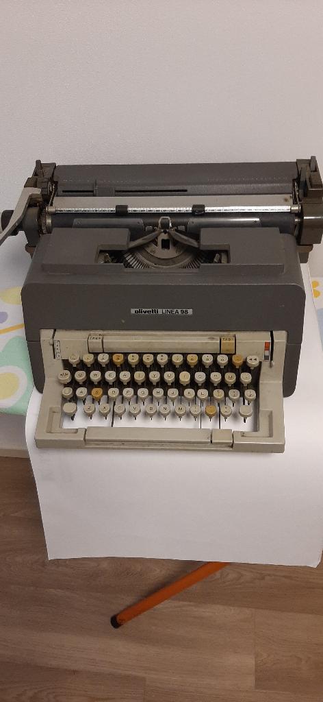 schrijfmachine olivetti, Ophalen