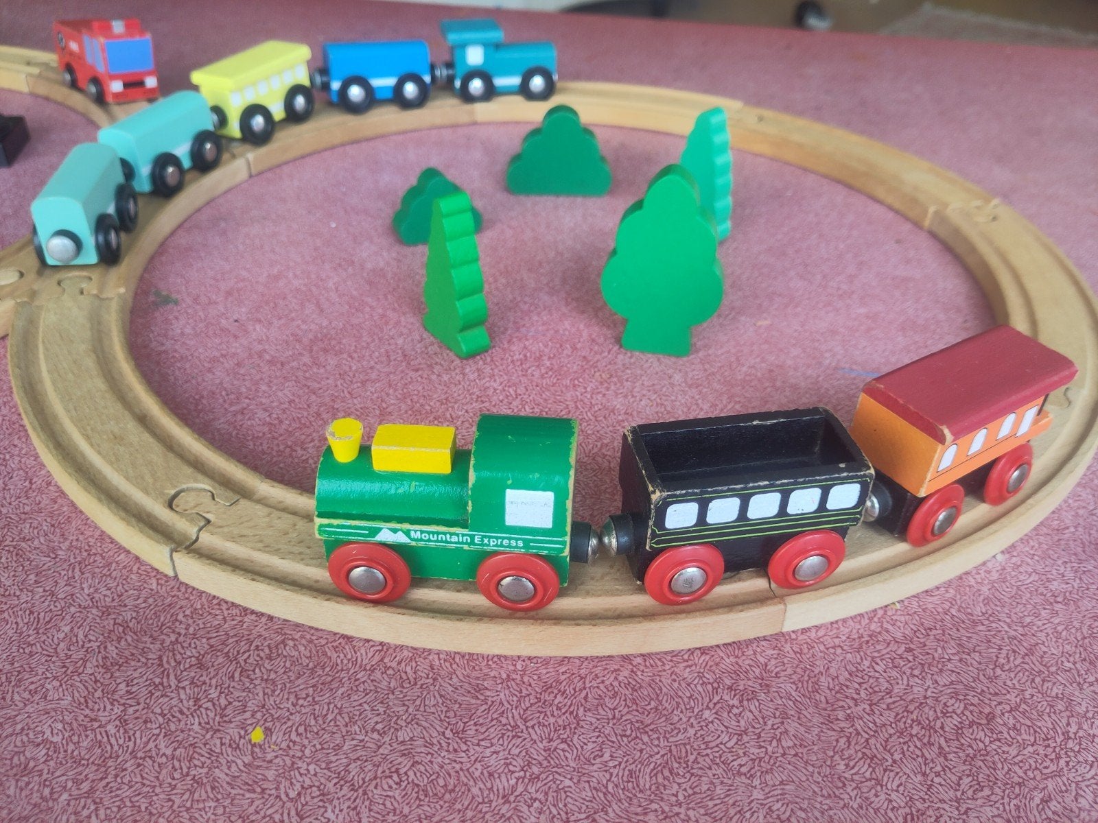 Leuke houten treinset gedeeltelijk Brio, Kinderen en Baby's, Speelgoed | Houten speelgoed, Ophalen of Verzenden, Gebruikt