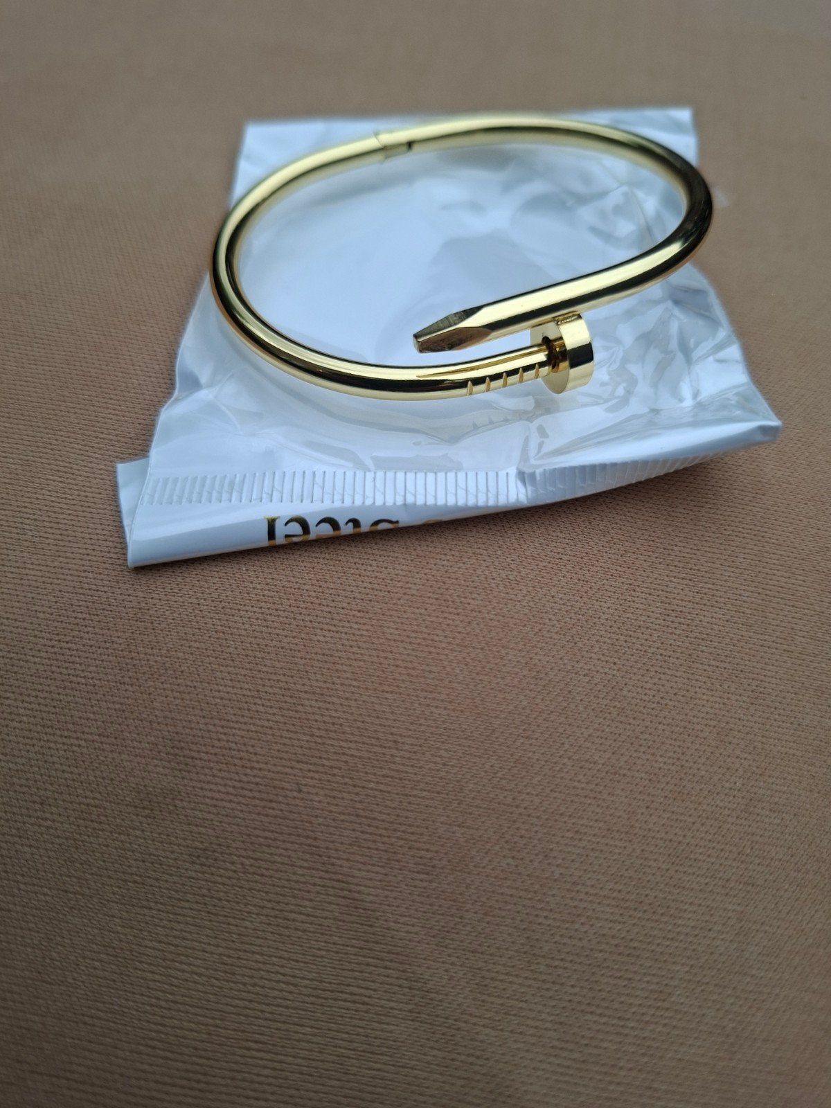 Gouden spijkerarmband - Stijlvol en uniek, Ophalen of Verzenden, Nieuw, Goud, Overige materialen
