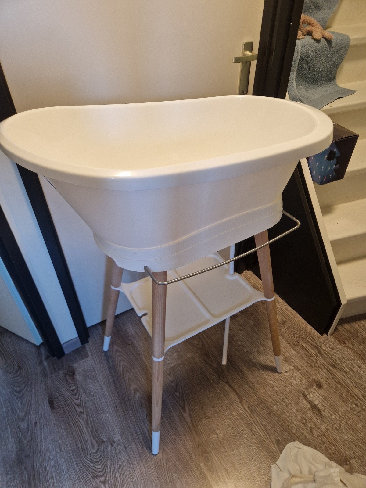 Bebe Jou babybadje op standaard, Huis en Inrichting, Badkamer | Complete badkamers, Ophalen