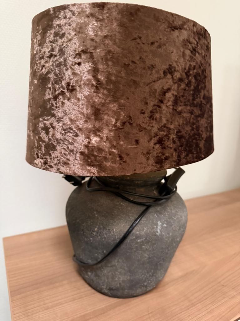 Staande lamp mer stenem voet, Huis en Inrichting, Lampen | Lampenkappen, Landelijk modern, Rond, Ophalen of Verzenden, Zo goed als nieuw