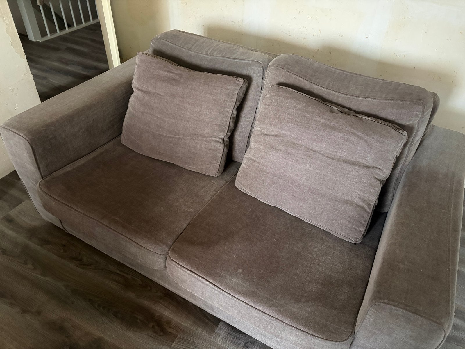 Comfortabele tweepersoonsbank - Grijs stof, Huis en Inrichting, Banken | Bankstellen, Ophalen, Gebruikt, 150 tot 200 cm, Tweepersoons
