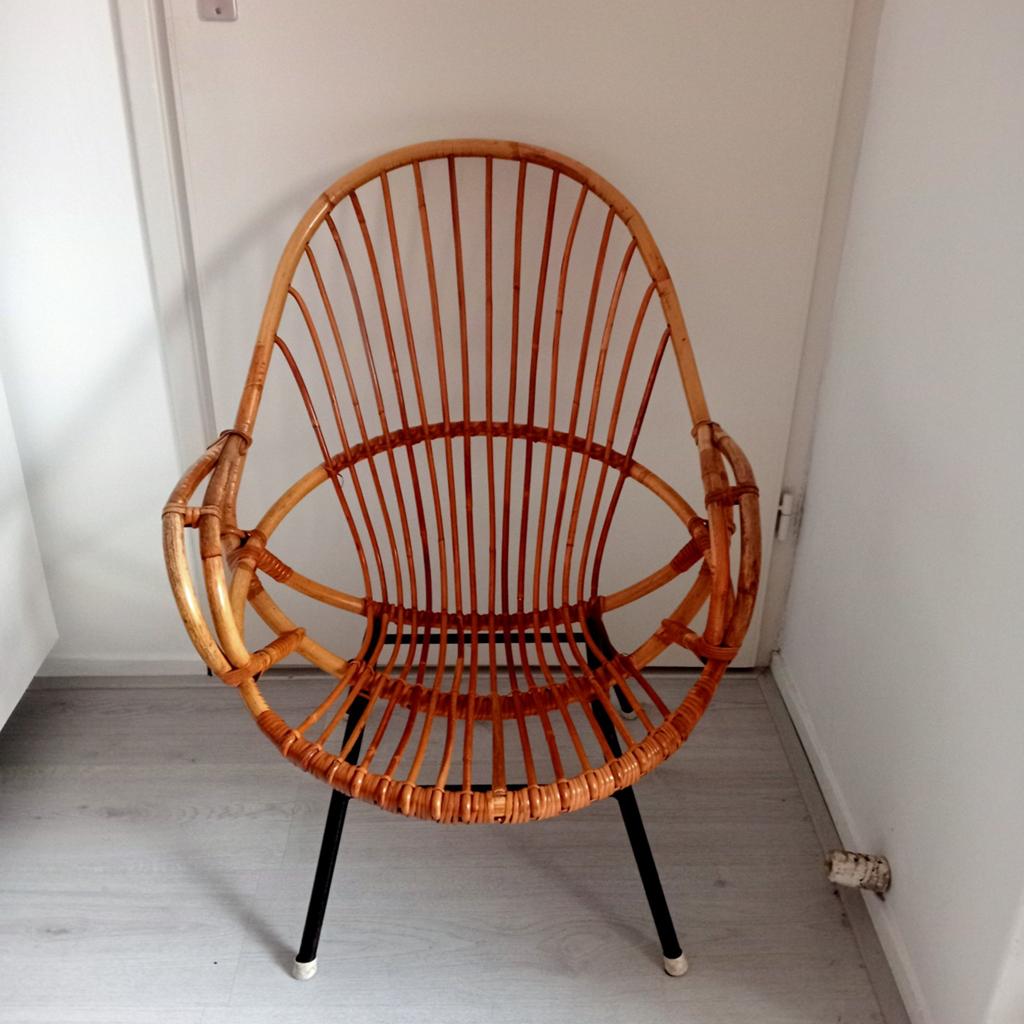 Vintage rotan stoel met metalen poten, Antiek en Kunst, Ophalen