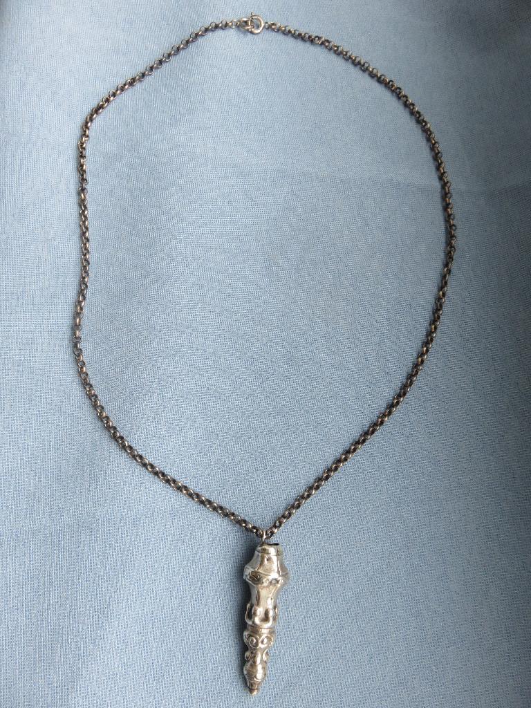 Antieke breinaald houder aan jasseron ketting, Ophalen of Verzenden, Gebruikt, Zilver, Overige materialen