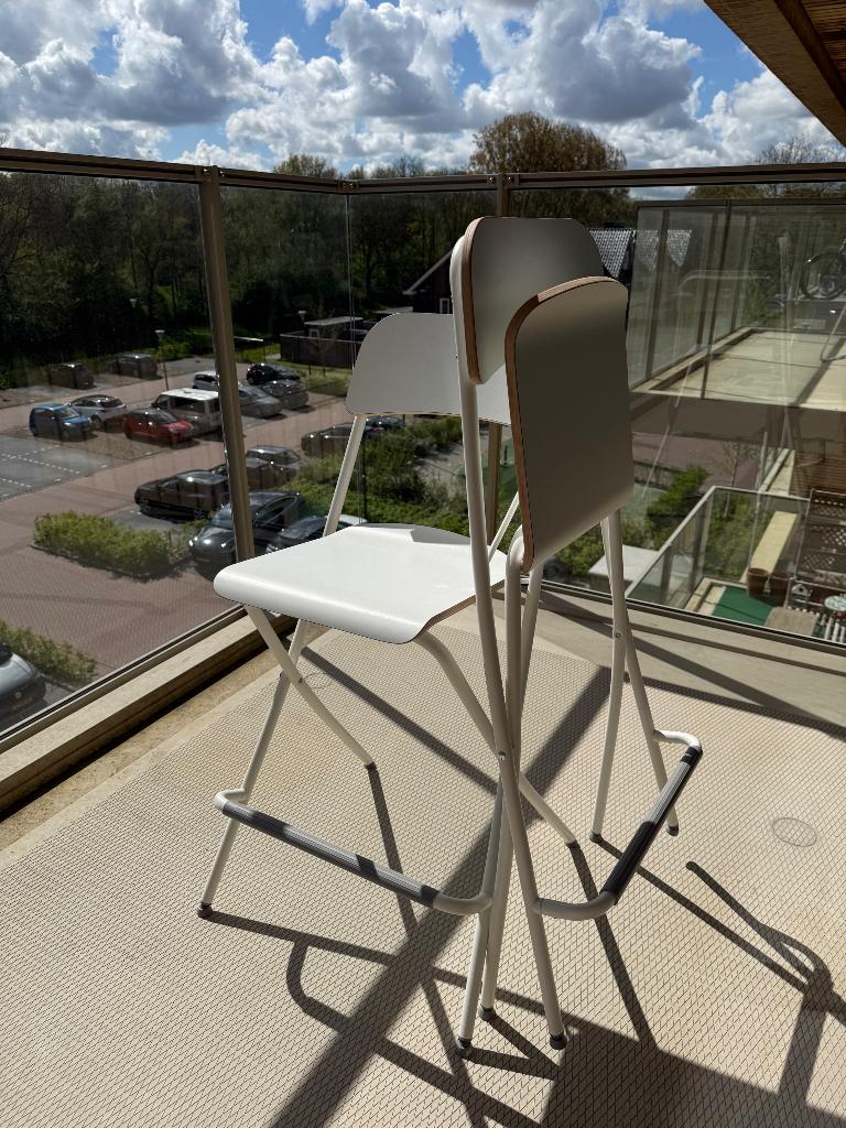 Bar stool with backrest, Ophalen, Met voetsteun, 60 tot 90 cm, Zo goed als nieuw