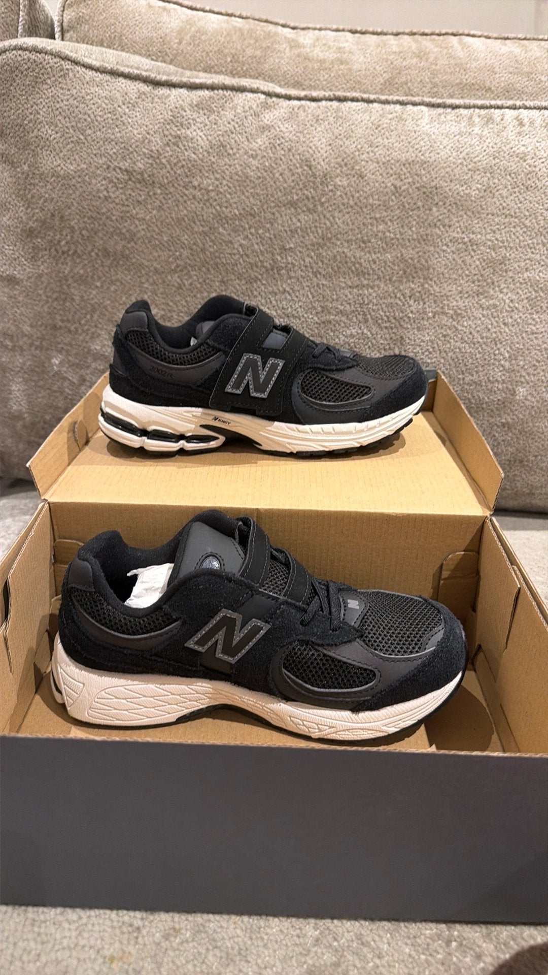 New Balance schoenendoos 34 1/2, Ophalen of Verzenden, Zo goed als nieuw, Grijs, Overige typen