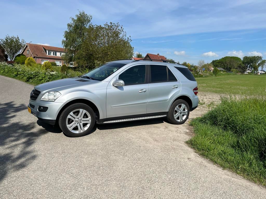 Mercedes-Benz M-Klasse 3.0 CDI Ml320 4MATIC AUT 2006 Grijs, Auto's, Mercedes-Benz, Automaat, Zwart, 255 €/maand, Diesel