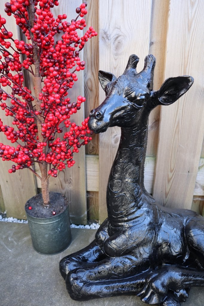 Liggend giraffe beeld zwart 57cm | Tuinbeeld & woondecoratie, -, -, Nieuw, Kunststof