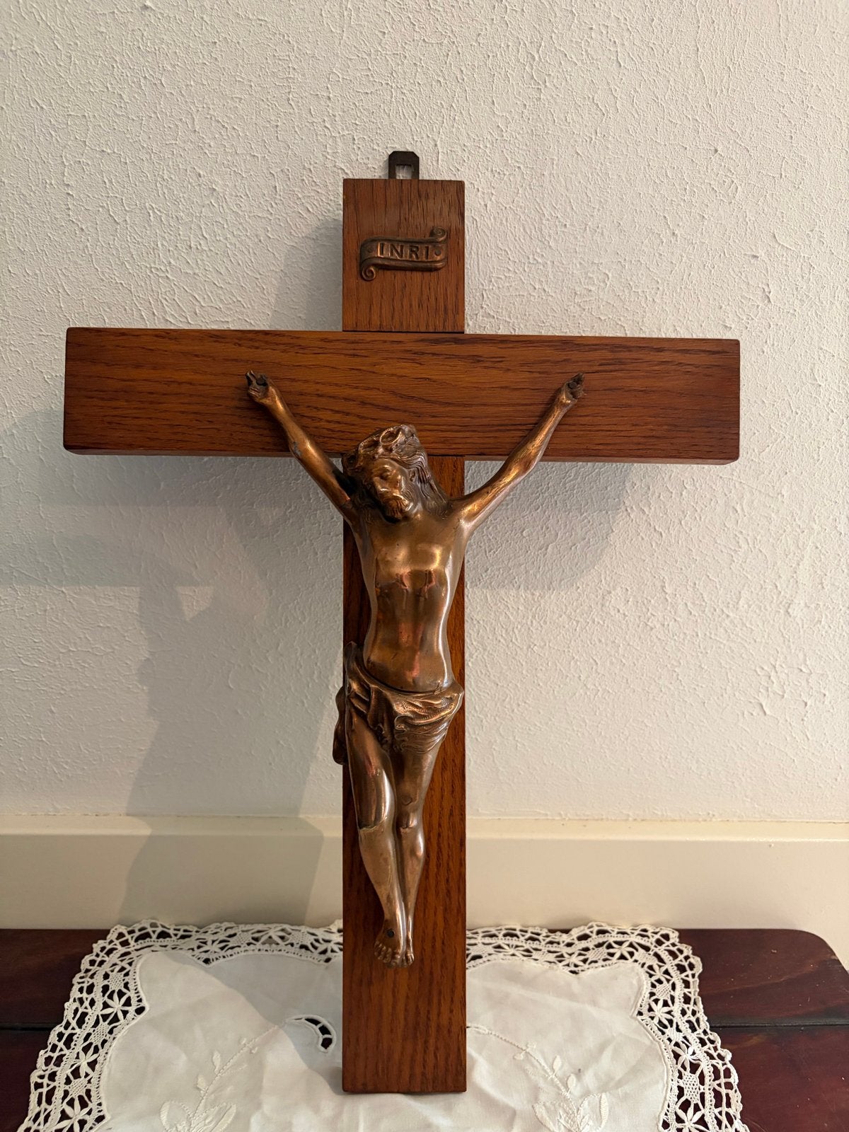 Antiek houten kruisbeeld met bronzen corpus, Antiek en Kunst, Ophalen