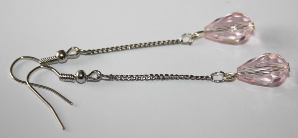 Lange oorbellen met roze facet geslepen druppels, Met kristal, Overige materialen, Hangers, Nieuw