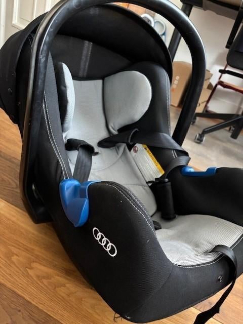 Audi autostoel inclusief 2 keer isofix, Kinderen en Baby's, Autostoeltjes, Zijbescherming, Zo goed als nieuw, Isofix, 0 t/m 13 kg