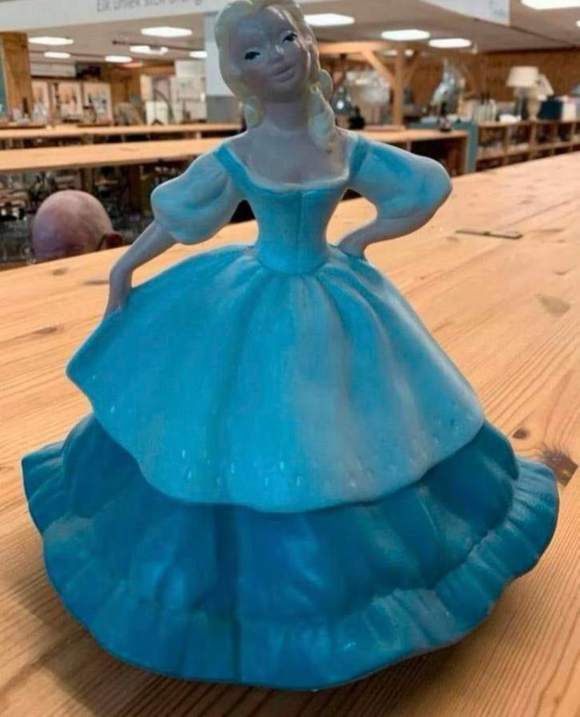 Vintage Porcelain Disney Princess Belle Hand Painted Dancing, Verzamelen, Ophalen of Verzenden