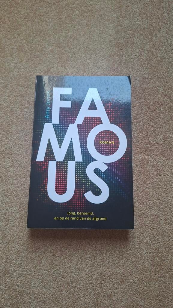 Famous - Amy Jones, 350 pagina's leesplezier, Ophalen of Verzenden, Gelezen, Amy Jones, Nederland