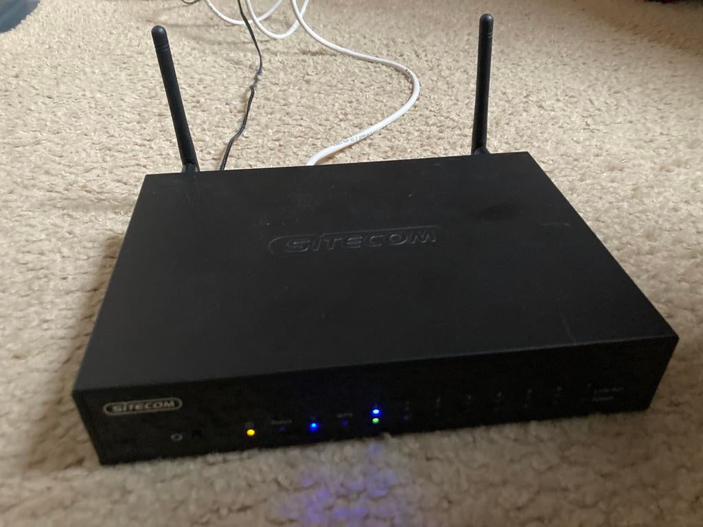 Sitecom WLR-4002B v1 router met VPN, Computers en Software, Routers en Modems, Gebruikt, Router, Ophalen
