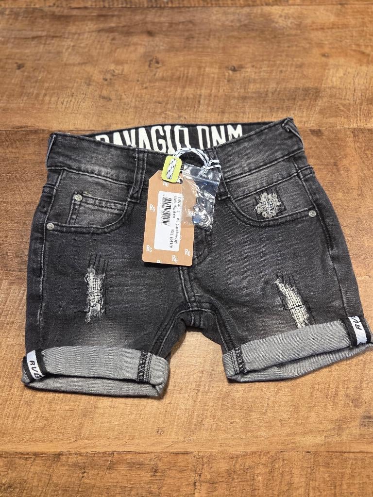 Nieuwe zwarte korte broek ravagio maat 104/110, Broek, Nieuw, Ophalen of Verzenden, Jongen