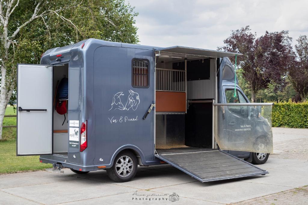 Te huur 2-paardswagen (B rijbewijs), Dieren en Toebehoren, Paarden en Pony's | Trailers en Aanhangwagens, Ophalen, Zo goed als nieuw