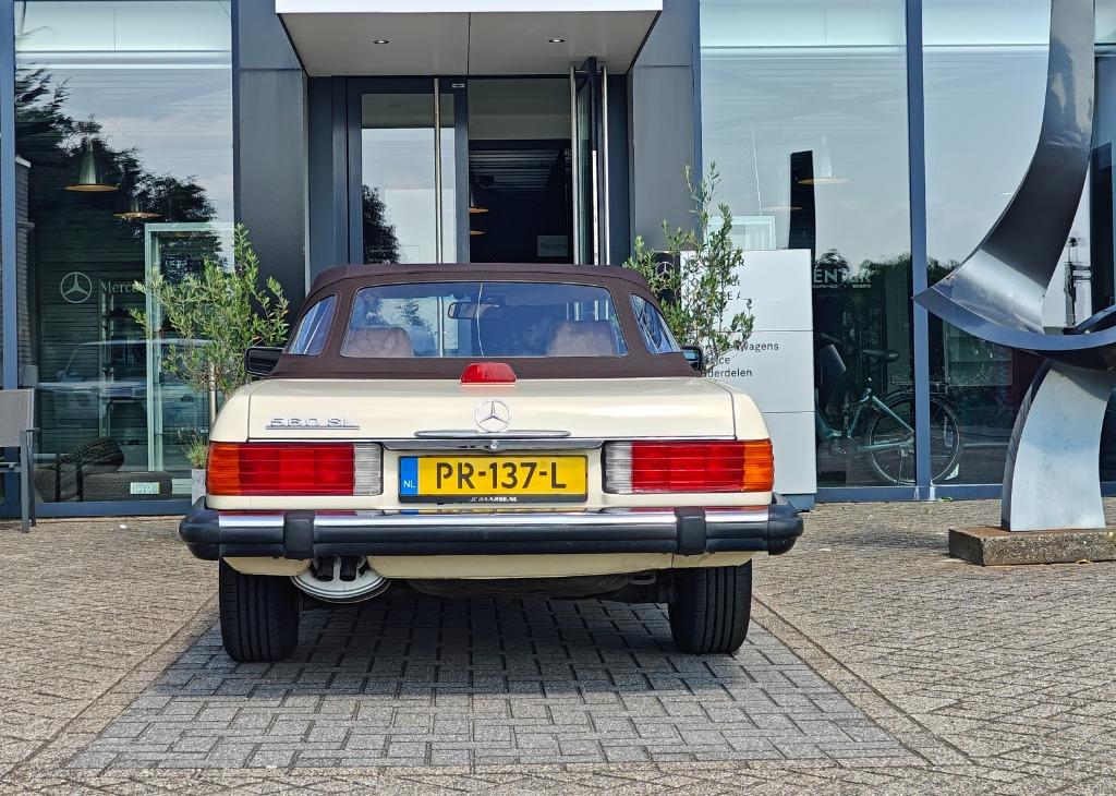 Mercedes-Benz 560 SL Cabrio, foto 4