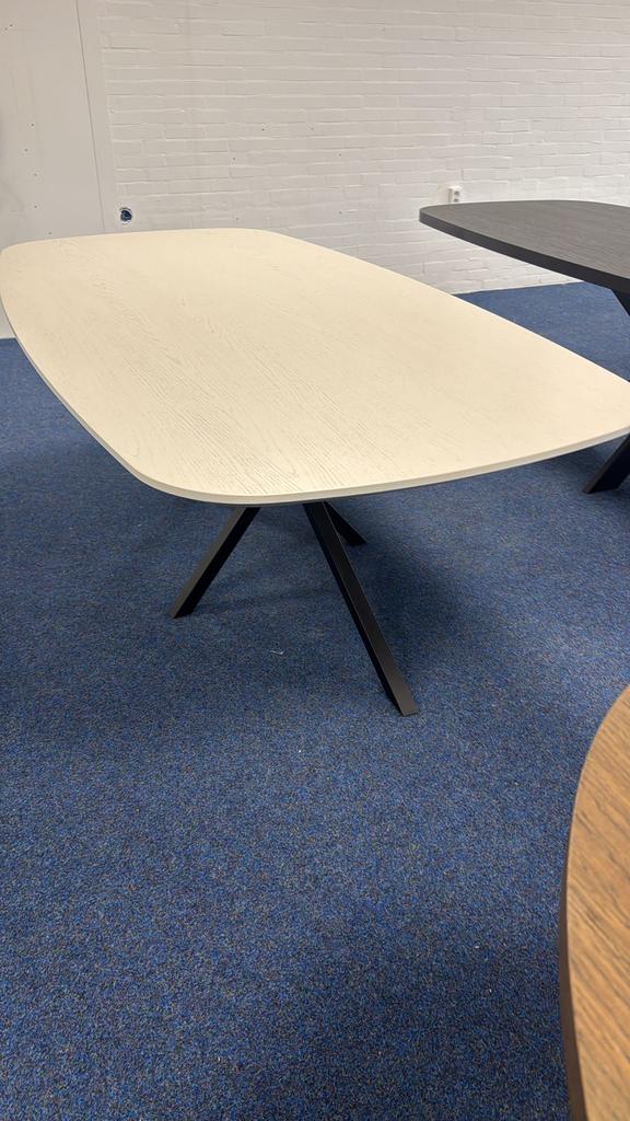 PUUUR Deens ovale eettafel, eiken fineer, spinpoot 210x100, Ophalen, 100 tot 150 cm, Eikenhout, Vijf personen of meer