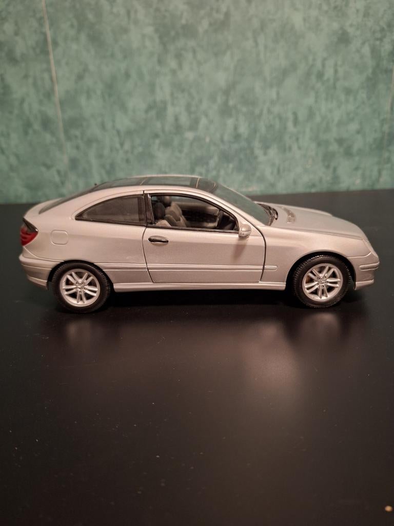 Mercedes-Benz C-Klasse Sportcoupé 1:18, Hobby en Vrije tijd, Modelauto's | 1:18, Ophalen of Verzenden, Gebruikt, Auto, Overige merken