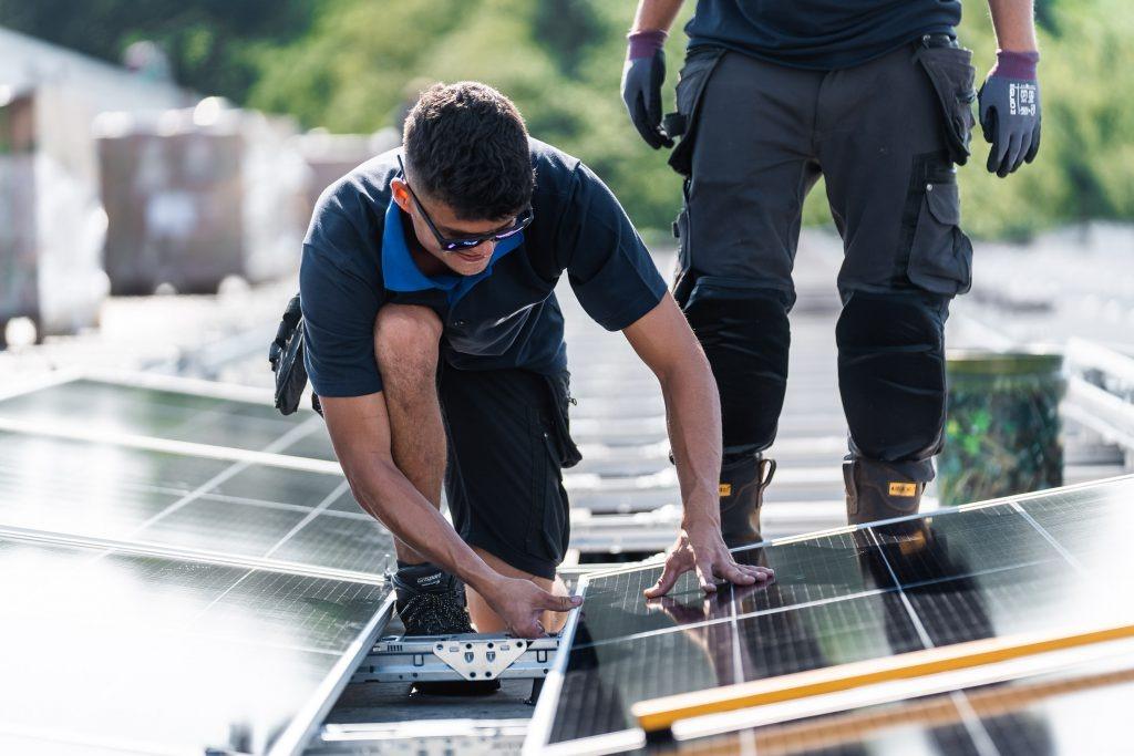 Zonnepanelen offerte / plaatsen / demonteren/hermonteren, 200 wattpiek of meer, ., Ophalen of Verzenden, Zo goed als nieuw